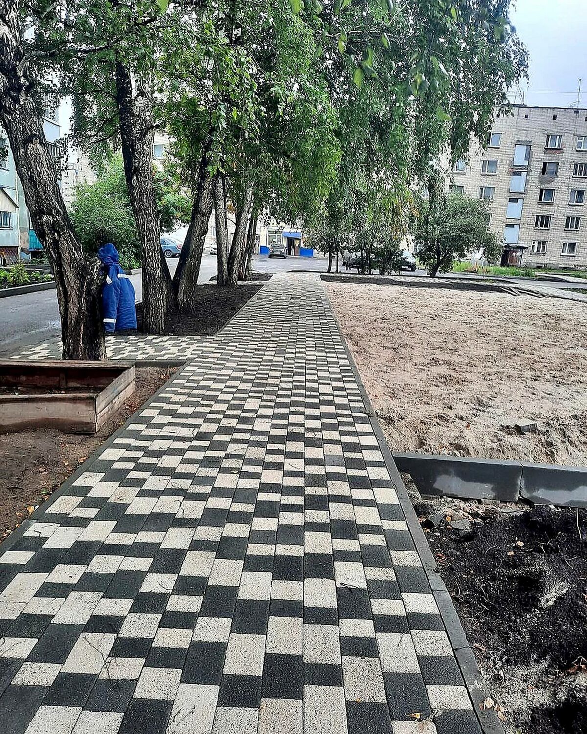Пешеходная зона из графитовой плитки